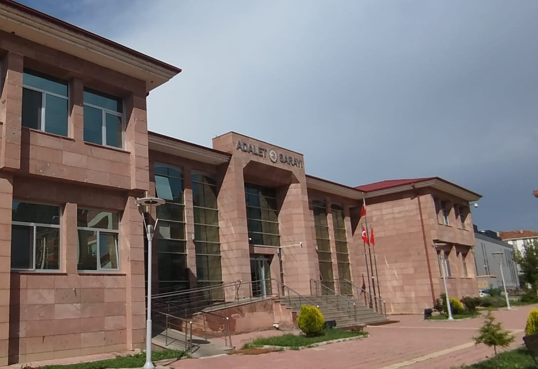 Osmancık’ta Fuhuş Operasyonu: 1 Kişi Adliyeye Sevk Edildi, 4 Yabancı Uyruklu Şahıs Göç İdaresi’ne Teslim Edildi