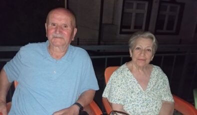 52 Yıl Sonra Duygulandıran Buluşma: Emekli Öğretmenler Eski Öğrencileriyle Hasret Giderdi