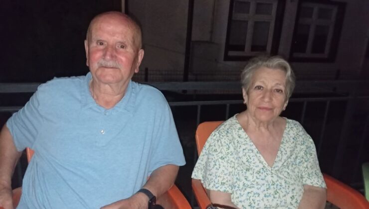 52 Yıl Sonra Duygulandıran Buluşma: Emekli Öğretmenler Eski Öğrencileriyle Hasret Giderdi