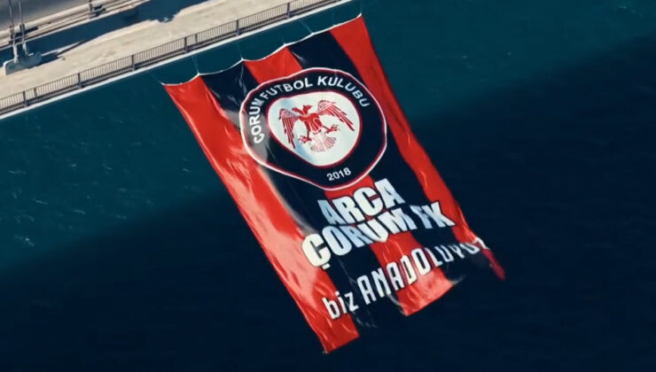 Çorum FK Bayrağı Fatih Sultan Mehmet Köprüsü’nde Dalgalanıyor