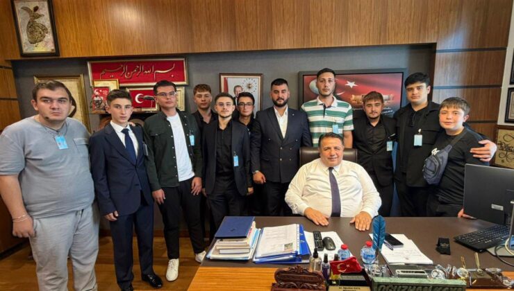 Hanefi Köyü Gençlerinden Gazi Meclis’e Ziyaret