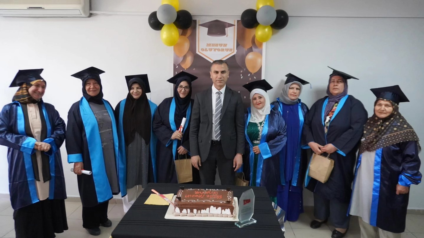 Osmancık’ta okuma yazma kursunu tamamlayan kursiyerlere belgeleri verildi