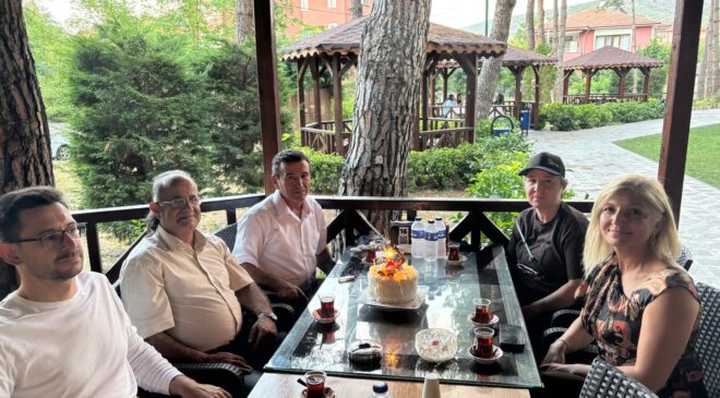Ceyhan Dölcü’den Gazetecilere Pastalı Kutlama