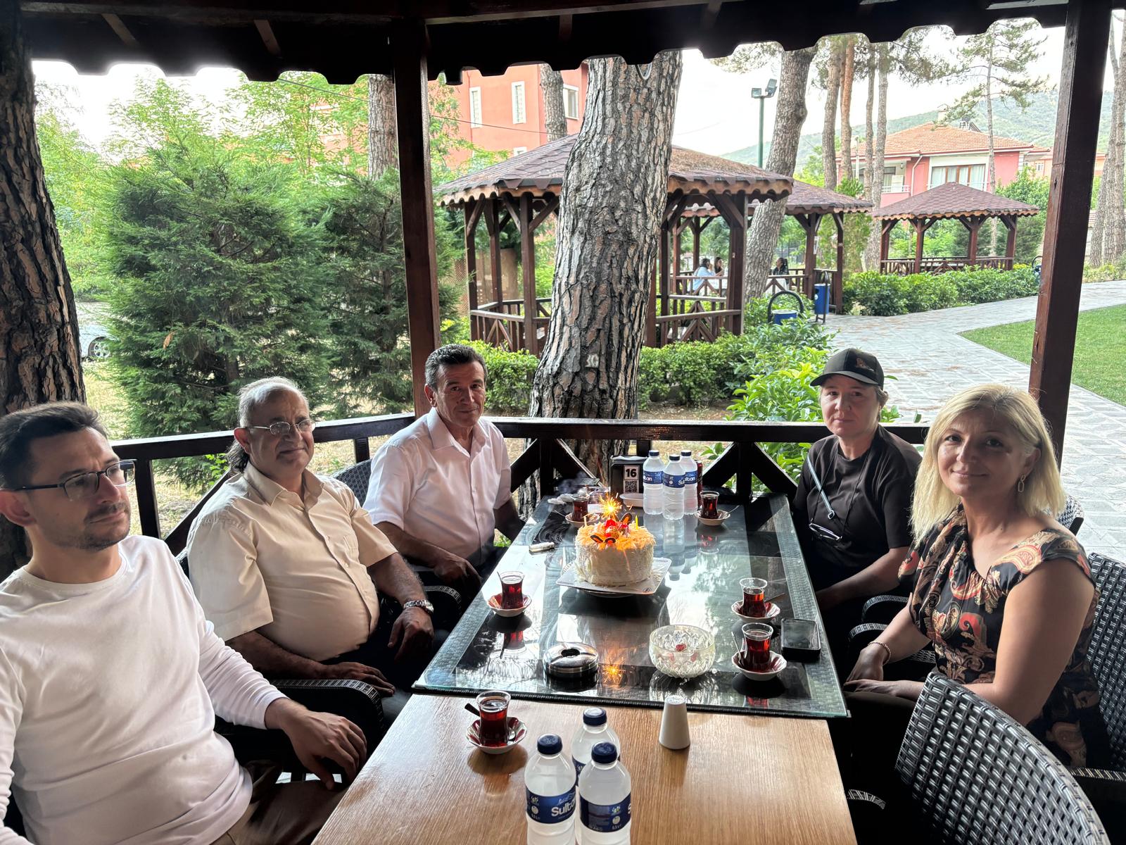 Ceyhan Dölcü’den Gazetecilere Pastalı Kutlama