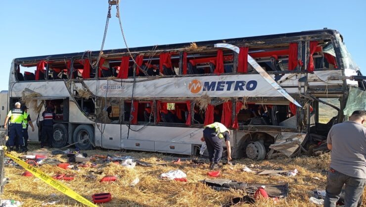 Merzifon’da Yolcu Otobüsü Devrildi: 2’si Ağır 46 Yaralı