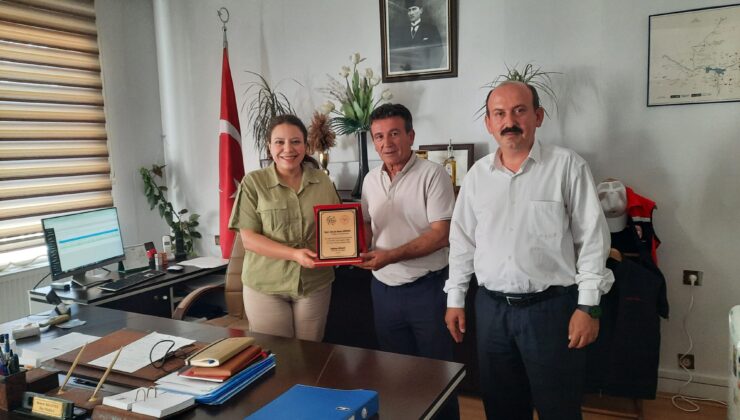 Tayini Çıkan Uzm. Dr. Neziha Gökkaya’ya Teşekkür Plaketi