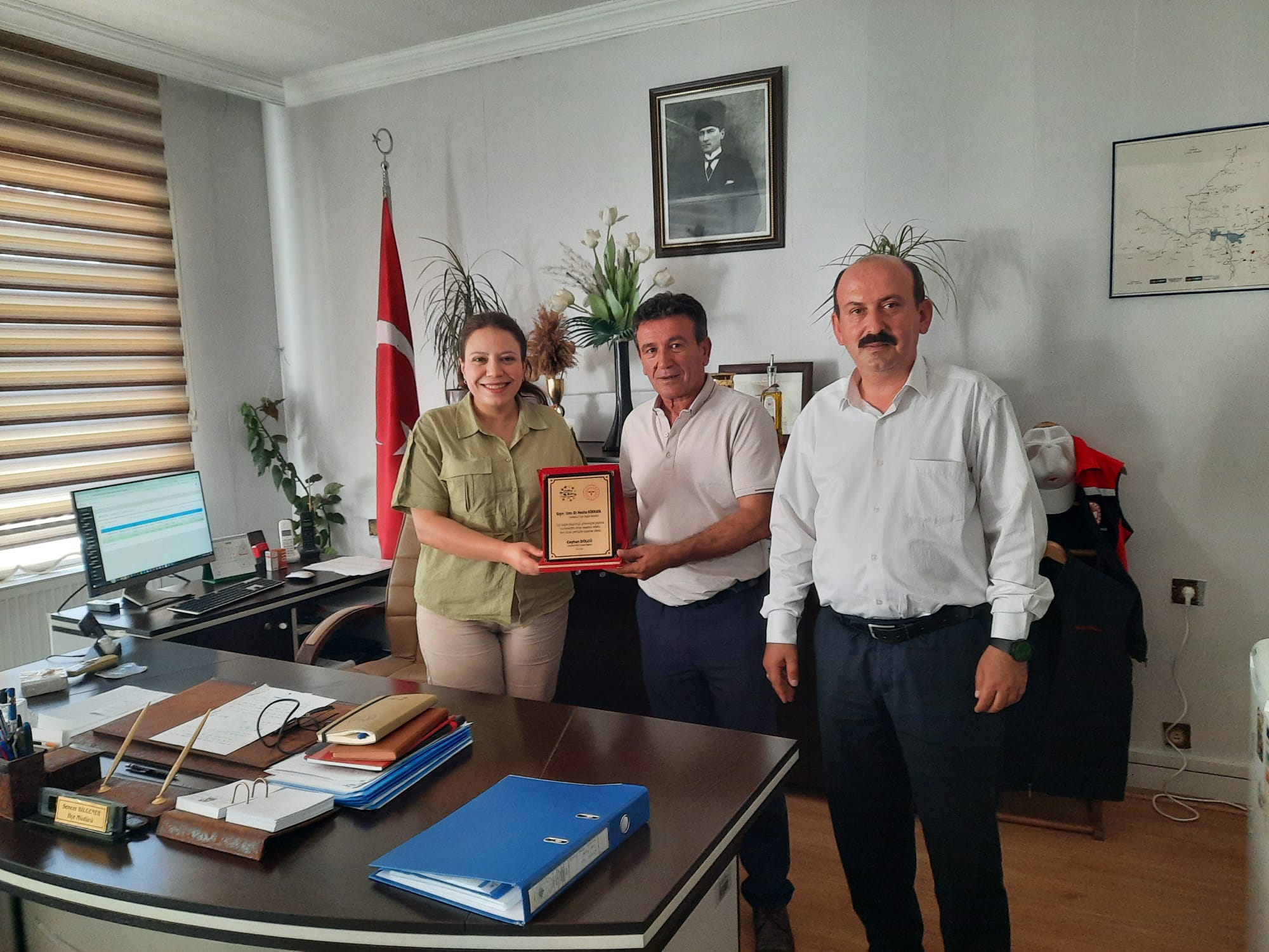 Tayini Çıkan Uzm. Dr. Neziha Gökkaya’ya Teşekkür Plaketi