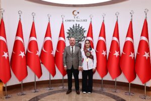 Dünya Şampiyonu Özdenur Özmez, Vali Ali Çalgan’ı Ziyaret Etti