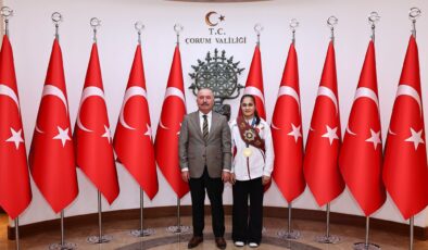 Dünya Şampiyonu Özdenur Özmez, Vali Ali Çalgan’ı Ziyaret Etti