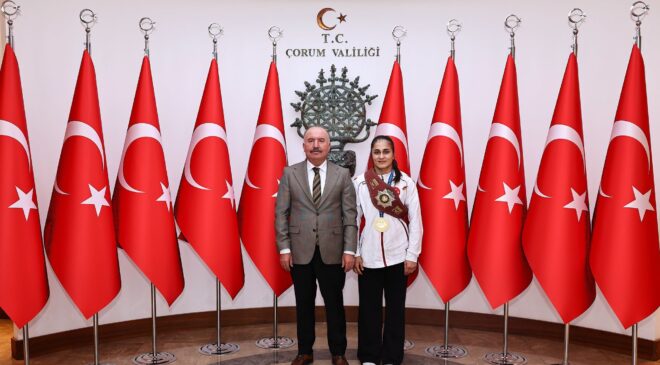 Dünya Şampiyonu Özdenur Özmez, Vali Ali Çalgan’ı Ziyaret Etti