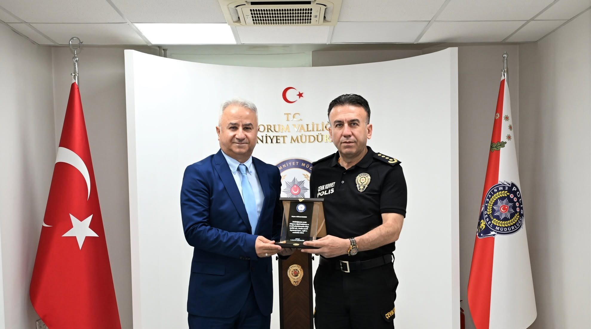 Emniyetten Emekli Personele Plaket ve Onur Belgesi
