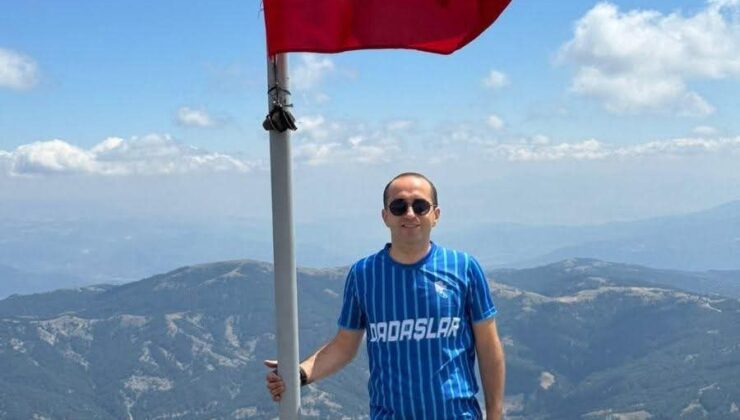 Kaymakam Polat, Köse Dağı zirvesindeki yıpranan bayrağı yeniledi