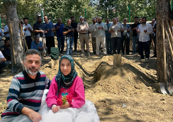 Osmancık’ta aynı gün hayatını kaybeden anne ve oğul, yan yana defnedildi