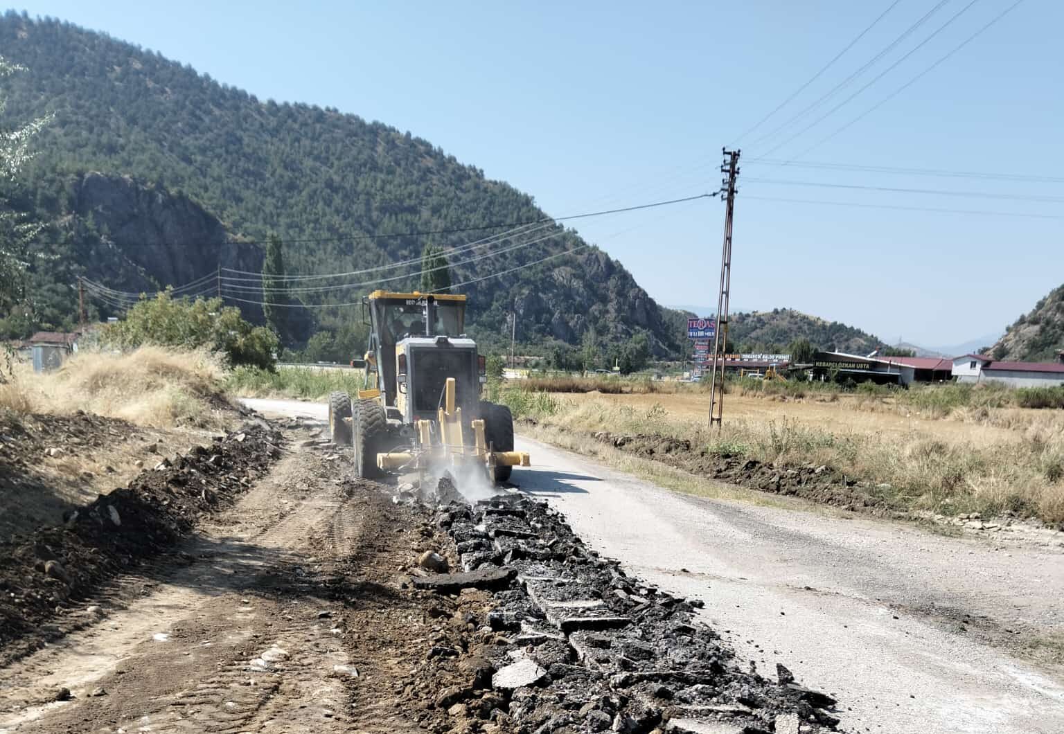 Yeni Danişment Köy Yolunda Asfalt Çalışmaları Başladı