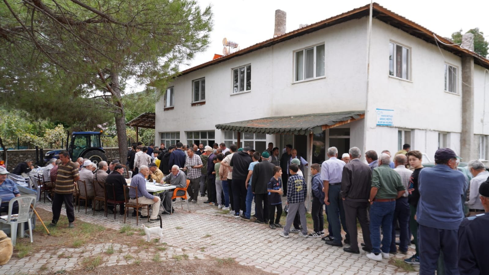 Osmancık Ardıç Köyü’nde geleneksel şükür duası programı düzenlendi. Kaymakam Furkan