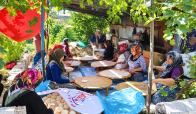 Osmancık’ta Tandır Başında Yıllardır Süren Gelenek: Kışlık Ekmekler İmeceyle Hazırlanıyor