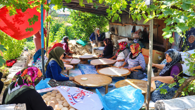 Osmancık’ta Tandır Başında Yıllardır Süren Gelenek: Kışlık Ekmekler İmeceyle Hazırlanıyor