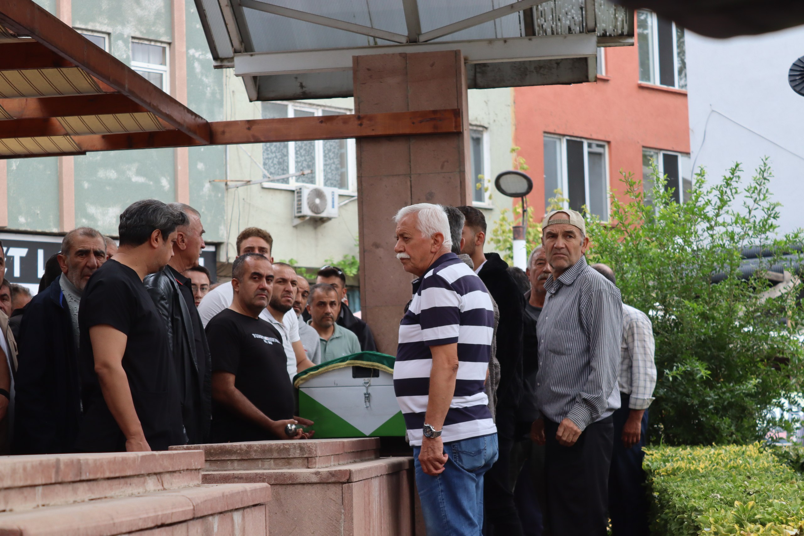 Çorum’un Osmancık ilçesinde eski eşi İsmail B. tarafından silahla vurularak