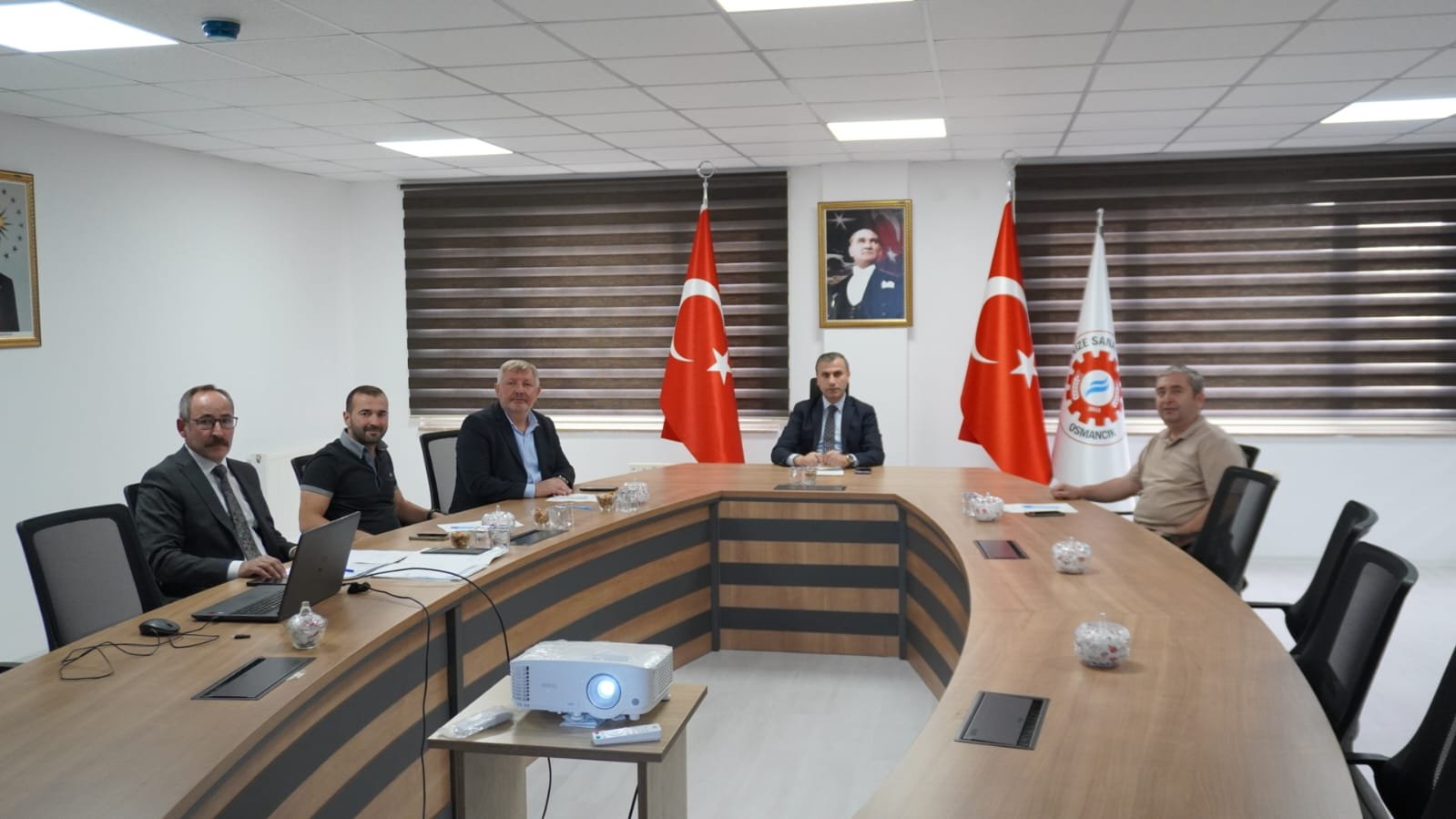 Toplantıda, OSB’de faaliyet gösteren firmaların talepleri, OSB altyapısının mevcut durumu
