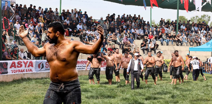 Osmancık Pırlanta Pirinç Festivali’nde Başpehlivan Bekir Eryücel Oldu Osmancık Pırlanta Pirinç Festivali kapsamında düzenlenen Yağlı Pehlivan Güreşleri’nde finalde