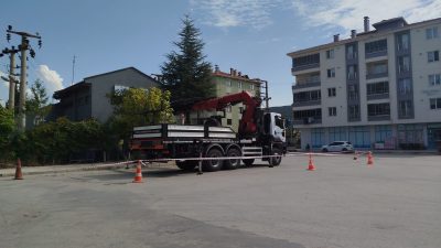 Meta Açıklama:
Çorum’un Osmancık ilçesinde trafo değişimi sırasında yüksek gerilim elektrik