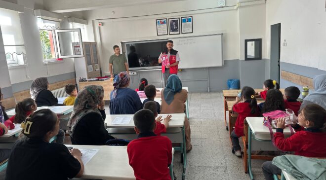 Osmancık’ta Velilere “İlk Öğretmenim Ailem” Projesi Anlatıldı