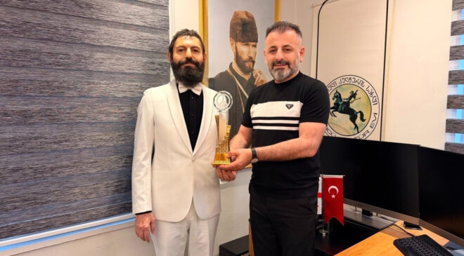 Akif Manaf “Sanat ve Barış Ödülü” ile Onurlandırıldı