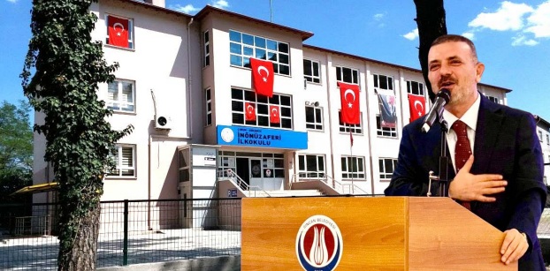 Sincan Belediye Başkanı Murat Ercan’dan Osmancık’taki Okuluna Vefa: Halı Saha İçin İhale Başlatıldı