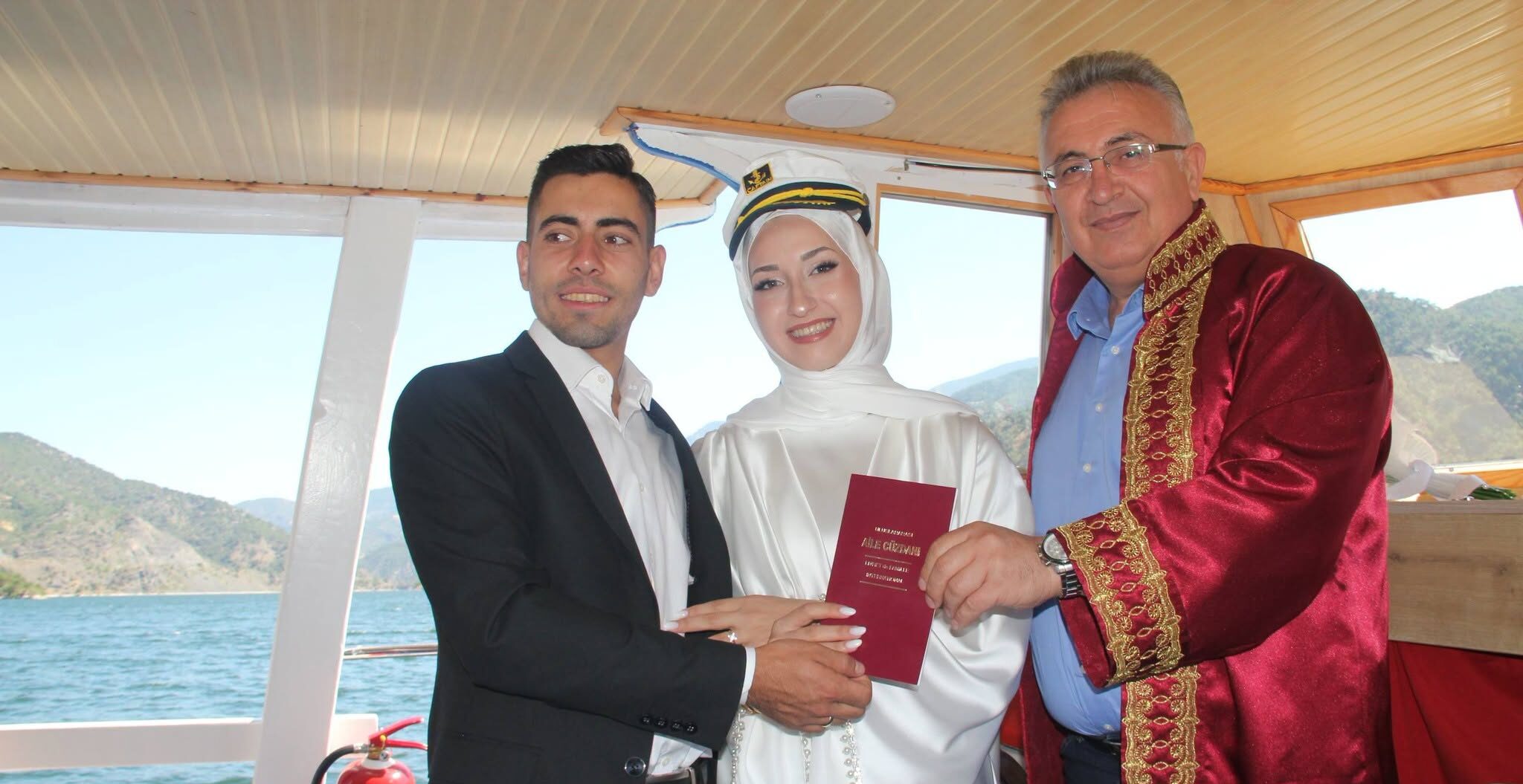 Türkiye’nin En Genç Muhtarının Nikâhı Çorum’da Teknede Kıyıldı