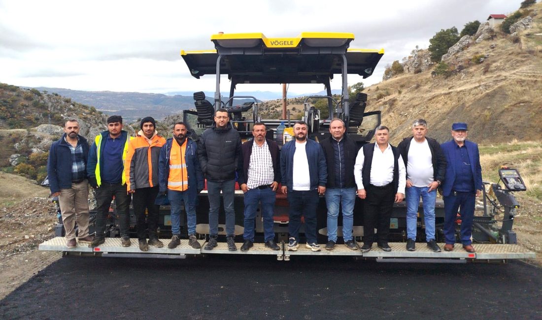 Öbektaş köyünde sıcak asfalt çalışmaları başladı AK Parti Çorum İl Genel Meclisi Üyesi İbrahim Şişli, Öbektaş