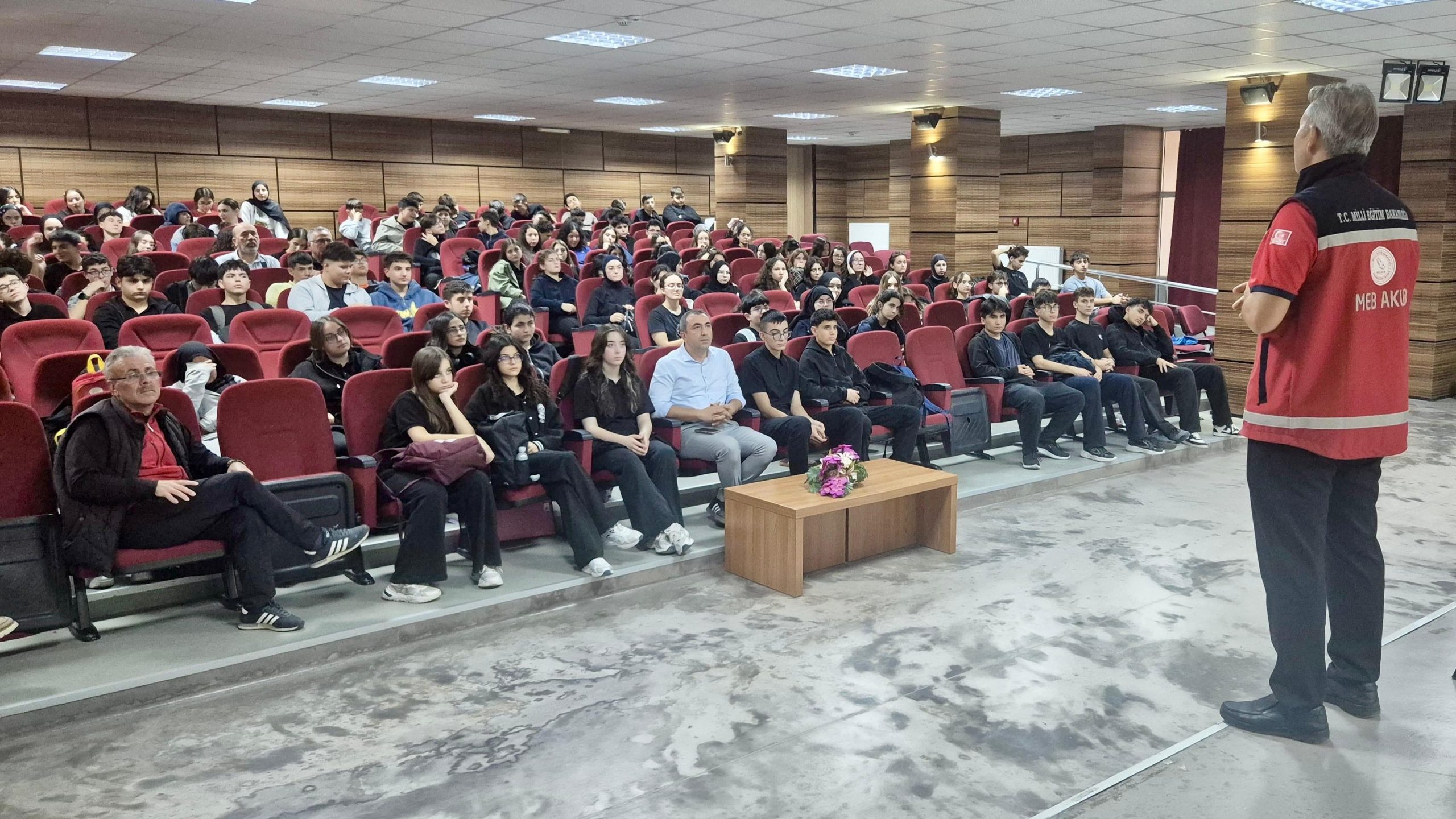 Ömer Derindere Fen Lisesi’nde, öğrencilerin afetlere karşı bilinçlenmesi ve hazırlıklı