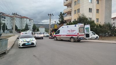 Çorum’un Osmancık ilçesinde meydana gelen tek taraflı trafik kazasında, üç