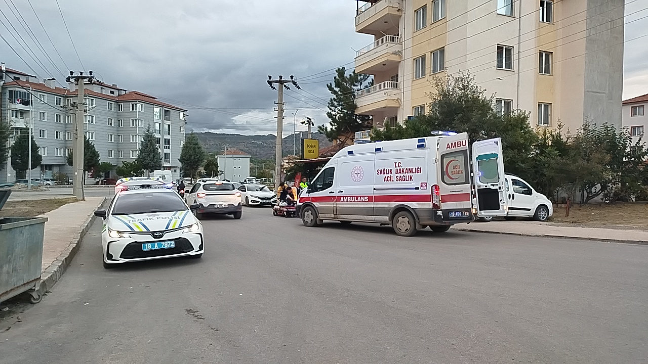 Çorum’un Osmancık ilçesinde meydana gelen tek taraflı trafik kazasında, üç