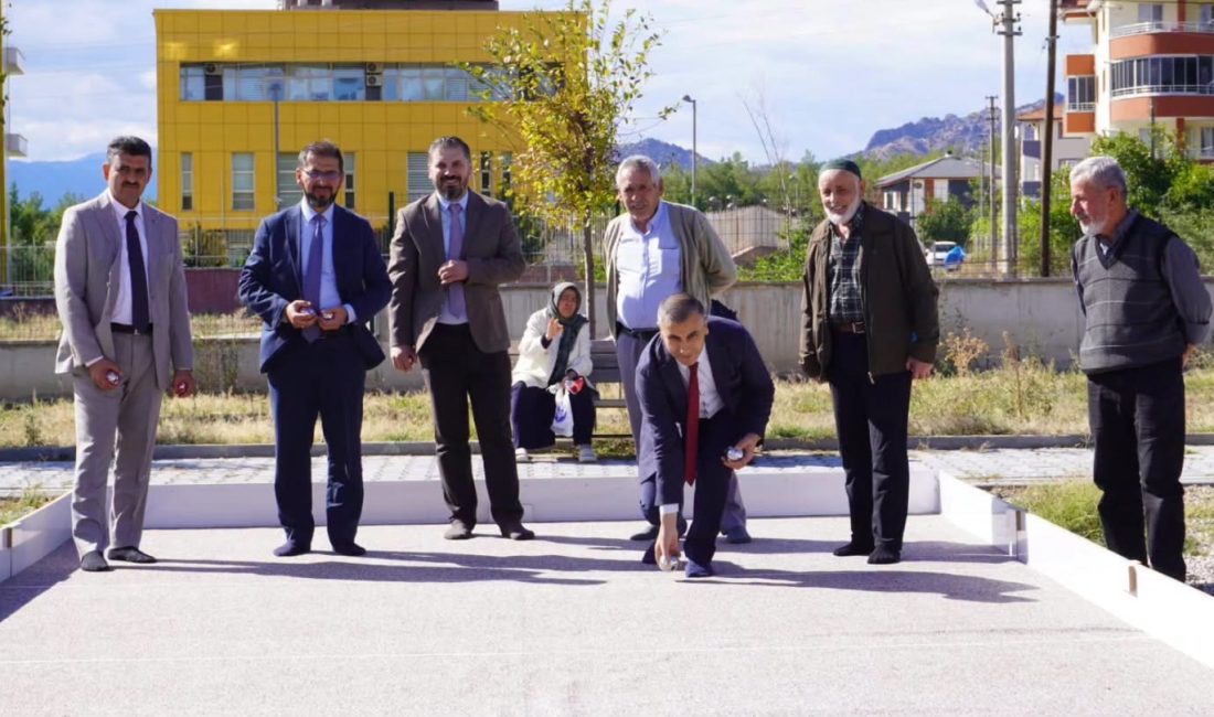Osmancık’ta Yaşlılar Günü’ne Bocceli Kutlama! Osmancık Kaymakamı Furkan Duman, Dünya Yaşlılar Günü dolayısıyla huzurevi sakinleriyle