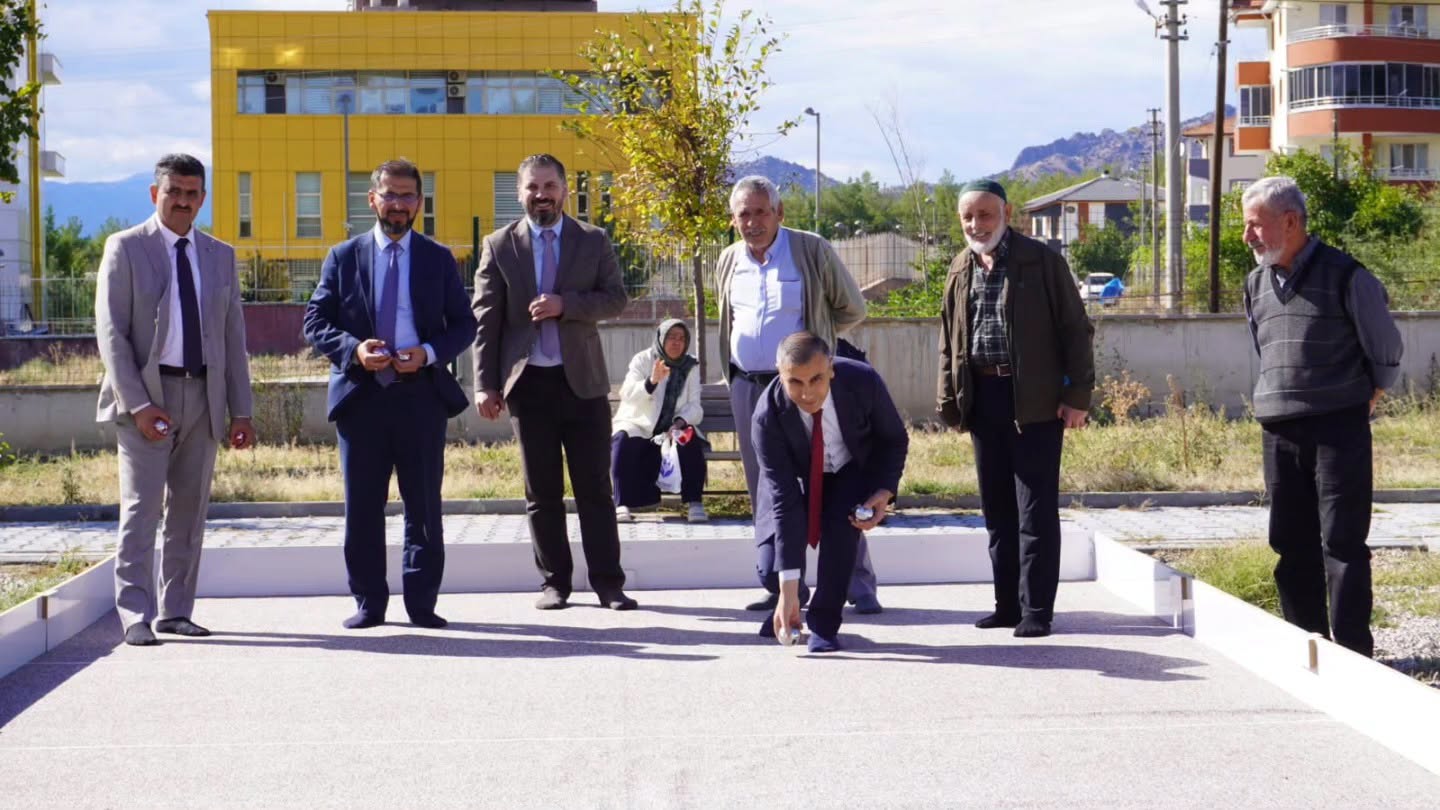 Osmancık Kaymakamı Furkan Duman, Dünya Yaşlılar Günü dolayısıyla huzurevi sakinleriyle